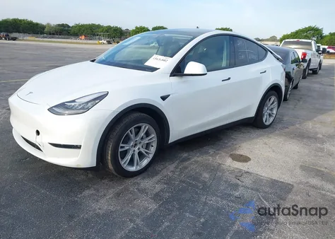 2023 Tesla Model Y Awd/Long Range Dual Motor All-Wheel Drive z USA, uszkodzony, nr VIN 7SAYGDEE3PA123054